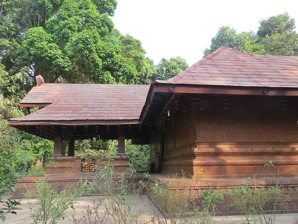 മനുഷ്യരുടെ ഉത്സവവും ദേവൻമാരുടെ ഉത്സവവും