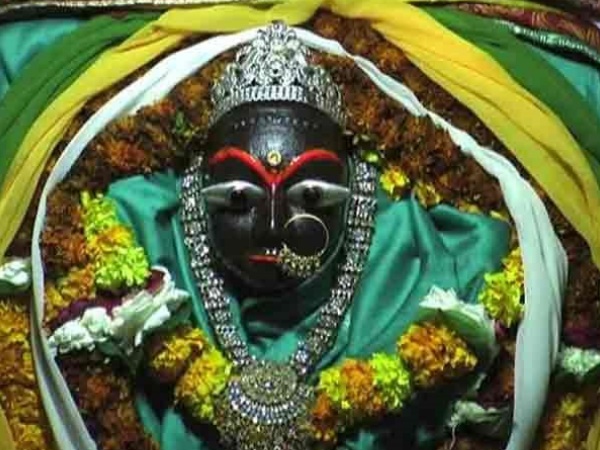 സ്വർണ്ണപ്പശുവും ക്ഷേത്രവും