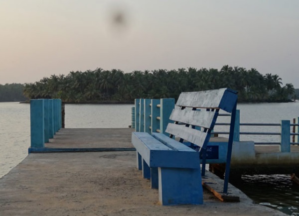 കവ്വായി ബാക്ക് വാട്ടർ