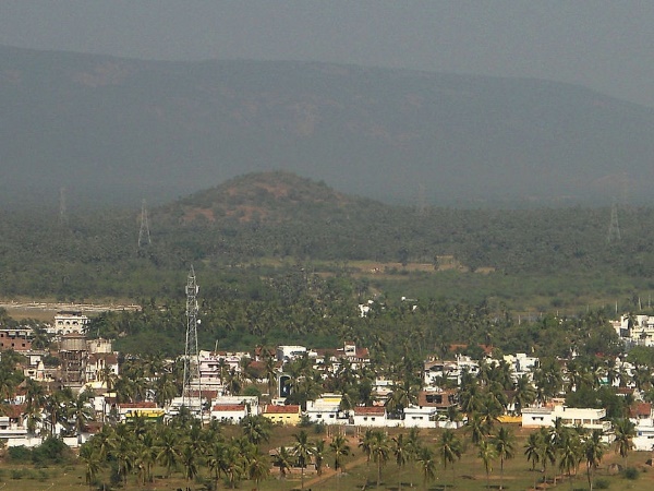 നക്കപെല്ലെ