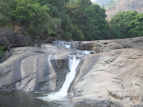 ആഢ്യൻപാറ വെള്ളച്ചാട്ടം