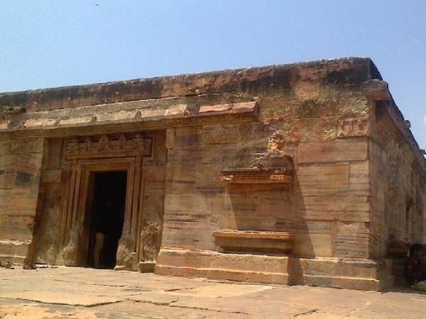 നശിപ്പിക്കപ്പെട്ട ക്ഷേത്രങ്ങൾ