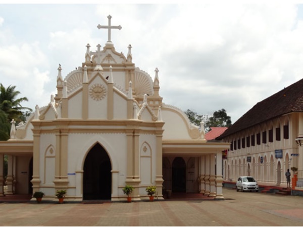 അൽഫോൻസാ തീർഥാടന കേന്ദ്രങ്ങൾ