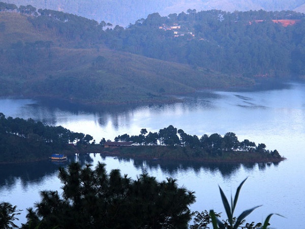 ഷില്ലോങ്-ഗുവാഹത്തി യാത്രയ്ക്കിടയിൽ