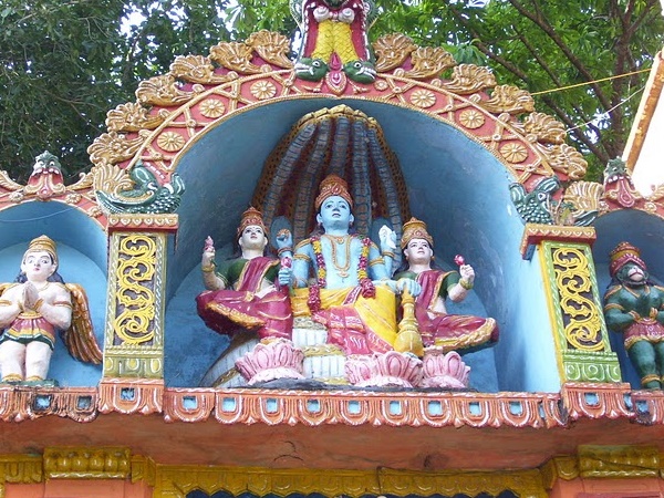 തിരുനാവയ്ക്കും തിരുനെല്ലിക്കുമൊപ്പം