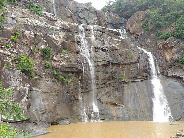 വെള്ളച്ചാട്ടങ്ങളുടെ നാട്