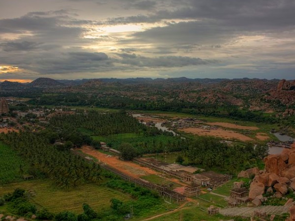 ഹംപിയിലെ തെരുവോര മാർക്കറ്റുകൾ
