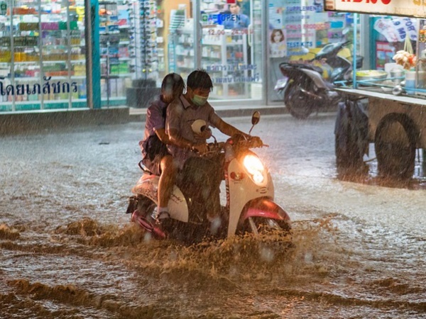 കനത്ത മഴയുള്ളപ്പോൾ വാഹനം ഉപയോഗിക്കാതിരിക്കുക
