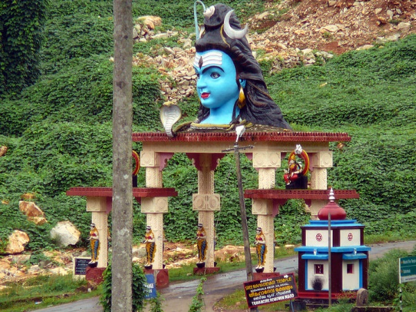 റോഡരുകിൽ പാർക്കിങ്ങ് പാടില്ല