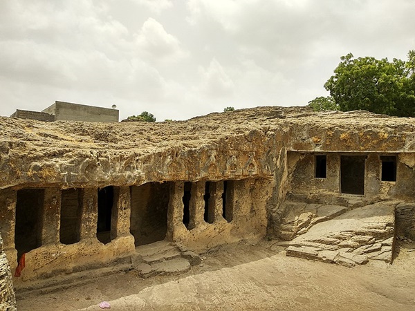ബാവാ പ്യാരാ ഗുഹകൾ