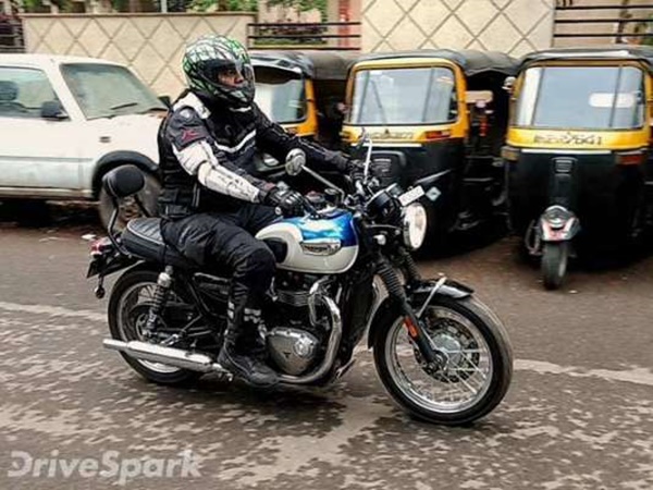 ഫോൺ ഉപയോഗിക്കേണ്ടി വരുമ്പോൾ വണ്ടി നിർത്തുക