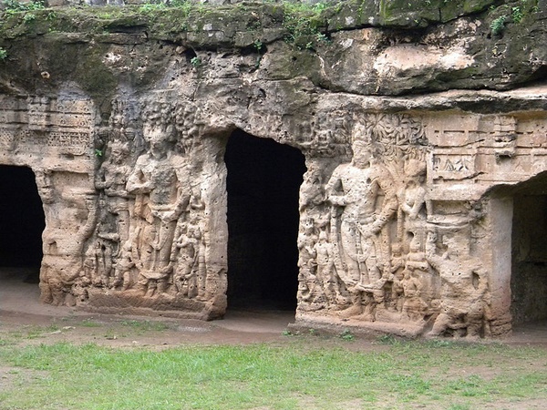 ഖാംബലിഡാ ഗുഹകൾ