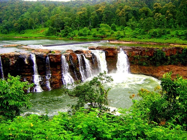ഗിരാ വെള്ളച്ചാട്ടം