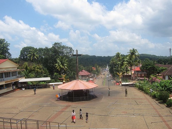 പള്ളിയുടെ പിന്നിലെ കിണർ