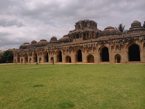 ആനപ്പന്തി അഥവാ എലഫന്റ് സ്റ്റേബിൾ