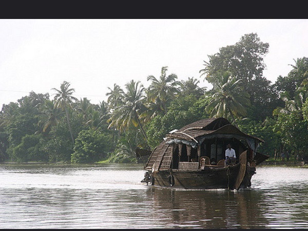 വേമ്പനാടിന്റെ സൗന്ദര്യം കാണുവാൻ