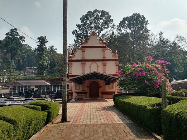 ഒറ്റമതിൽക്കെട്ടിലെ മൂന്നു ദേവാലയങ്ങൾ