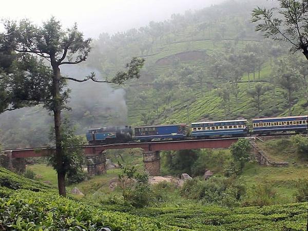 മൂന്നു ലക്ഷം രൂപ മുടക്കി ബുക്ക് ചെയ്ത ട്രെയിൻ