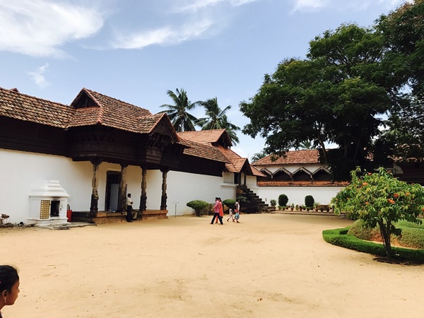 ഇവിടുത്തെ കാഴ്ചകൾ