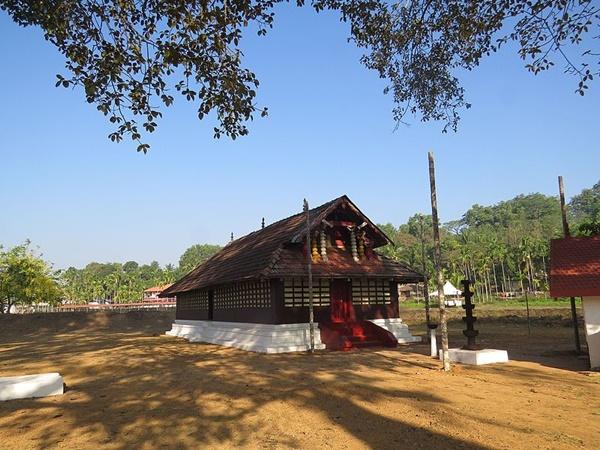 പാരമ്പര്യത്തെ കൂട്ടു പിടിക്കുന്ന വള്ളിയൂർക്കാവ്
