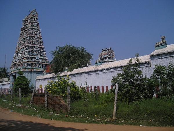 മുല്ലപ്പന്തലിനുള്ളിലെ ശിവൻ
