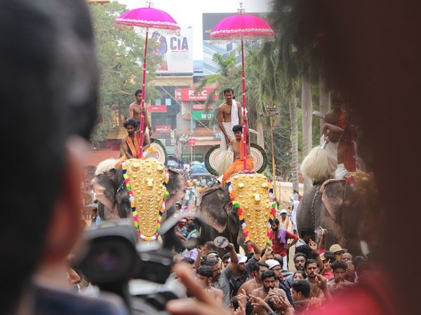വേലയും പൂരവും
