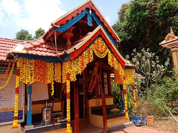 ഉപദേവാലയങ്ങളും ഉപദേവതയും