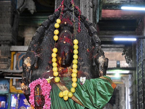 മുഖാമുഖം നോക്കുന്ന വിഷ്ണുവും