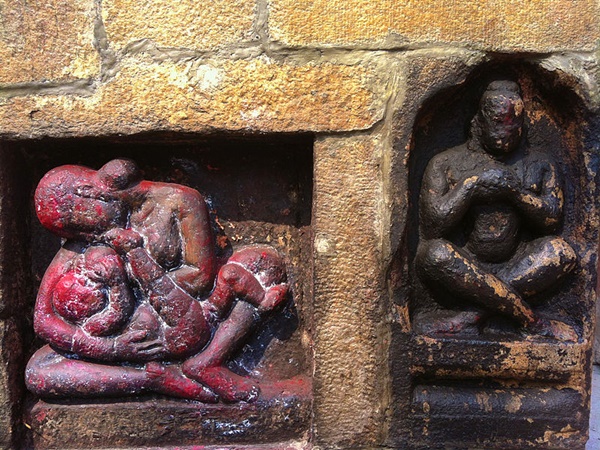 കല്ലിൽ കൊത്തിയ യോനി പ്രതിഷ്ഠ
