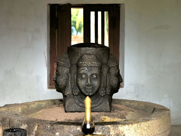 കിഴക്കോട്ട് ദർശനമുള്ള ദക്ഷിണാമൂർത്തി