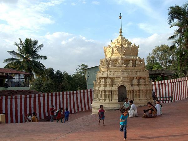 ഗവിപുരം ഗുഹാ ക്ഷേത്രം