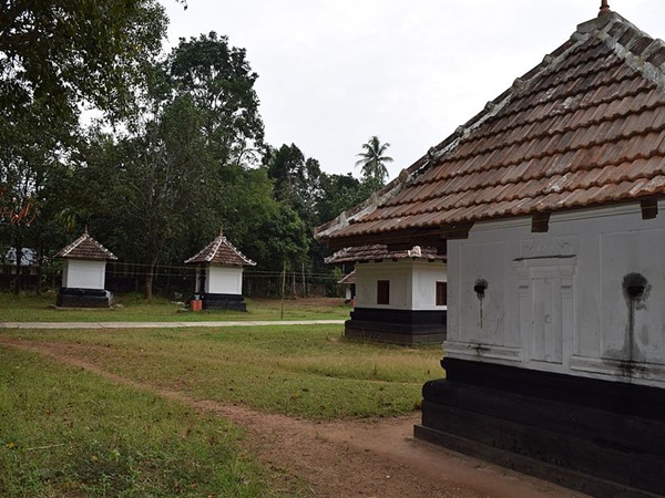 അത്യപൂർവ്വ വിശേഷങ്ങളുള്ള മഹാദേവ ക്ഷേത്രം!!