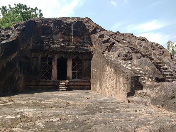 മൊഗലരാജപുരം ഗുഹകൾ