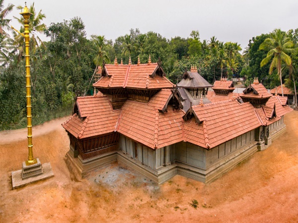 തനത് കേരള ക്ഷേത്രം