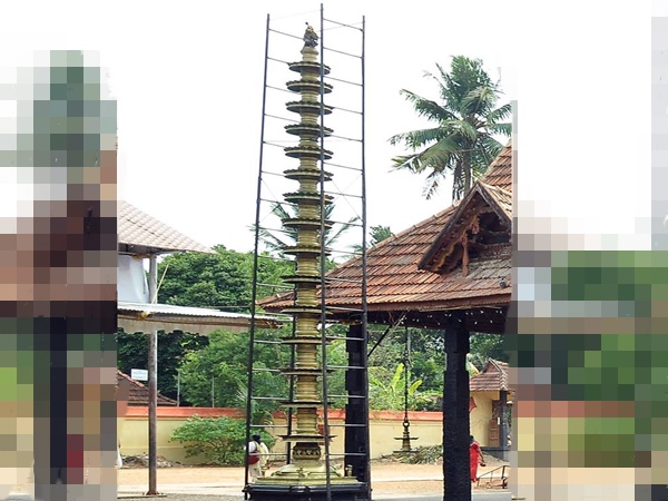 പടയാളികൾ കാവൽ നിൽക്കുന്ന സ്തംഭം