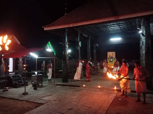 ആയിരം ആളുകൾക്കുള്ള ഊട്ടുപുര