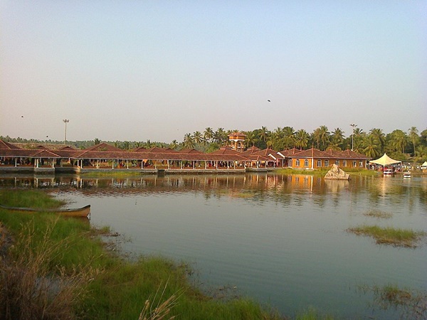 സർഗാലയ ആർട്സ് ക്രാഫ്റ്റ് വില്ലേജ്