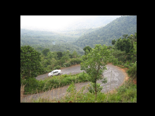 താഴേ അങ്ങാടി