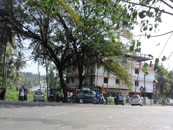 താഴെയങ്ങാടി