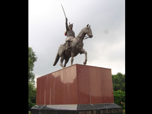തവി നദിക്കരയിൽ