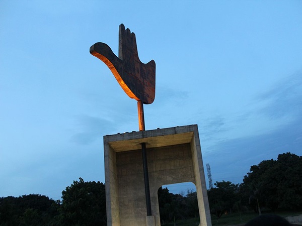 ഓപ്പൺ ഹാൻഡ് മോണ്യുമെന്റ്