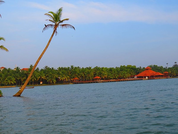 പൂവാർ ബീച്ച്