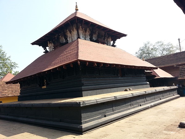 ഇരുനിലയുള്ള ശ്രീകോവിൽ