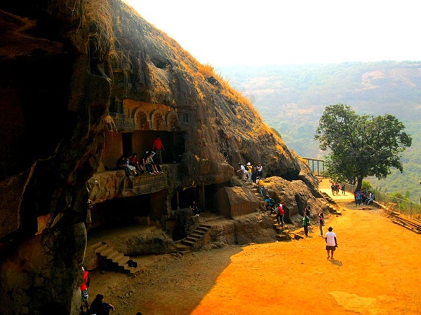 ഭാജാ ഗുഹകൾ