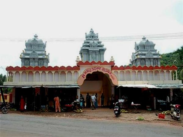 സമീപത്തെ പ്രസിദ്ധമായ സ്ഥലങ്ങൾ