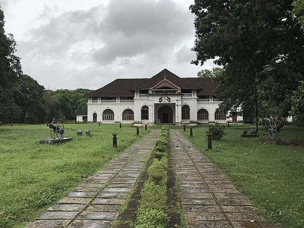 ആറ് ഏക്കറിൽ