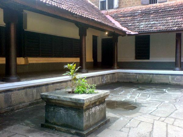 കാലം കയ്യേറാത്ത കെട്ടിടങ്ങൾ