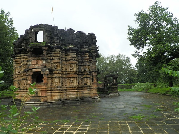ചരിത്രം സൃഷ്ടിച്ച വഴി