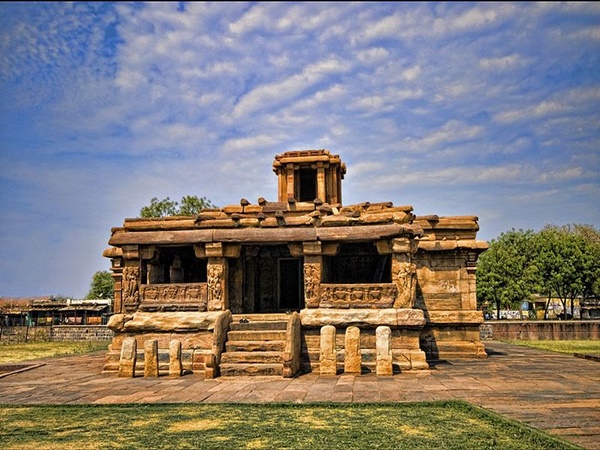 ദീർഘ ചതുരത്തിൽ തുടങ്ങി