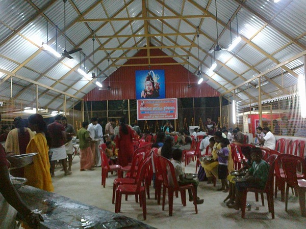 മറ്റു മതസ്ഥർക്ക് പ്രത്യേകം വാതിൽ